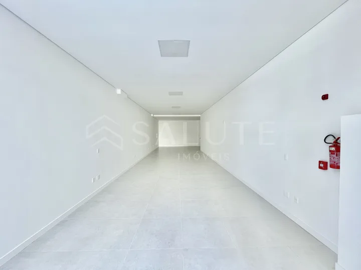 Sala comercial para locação anual no Centro