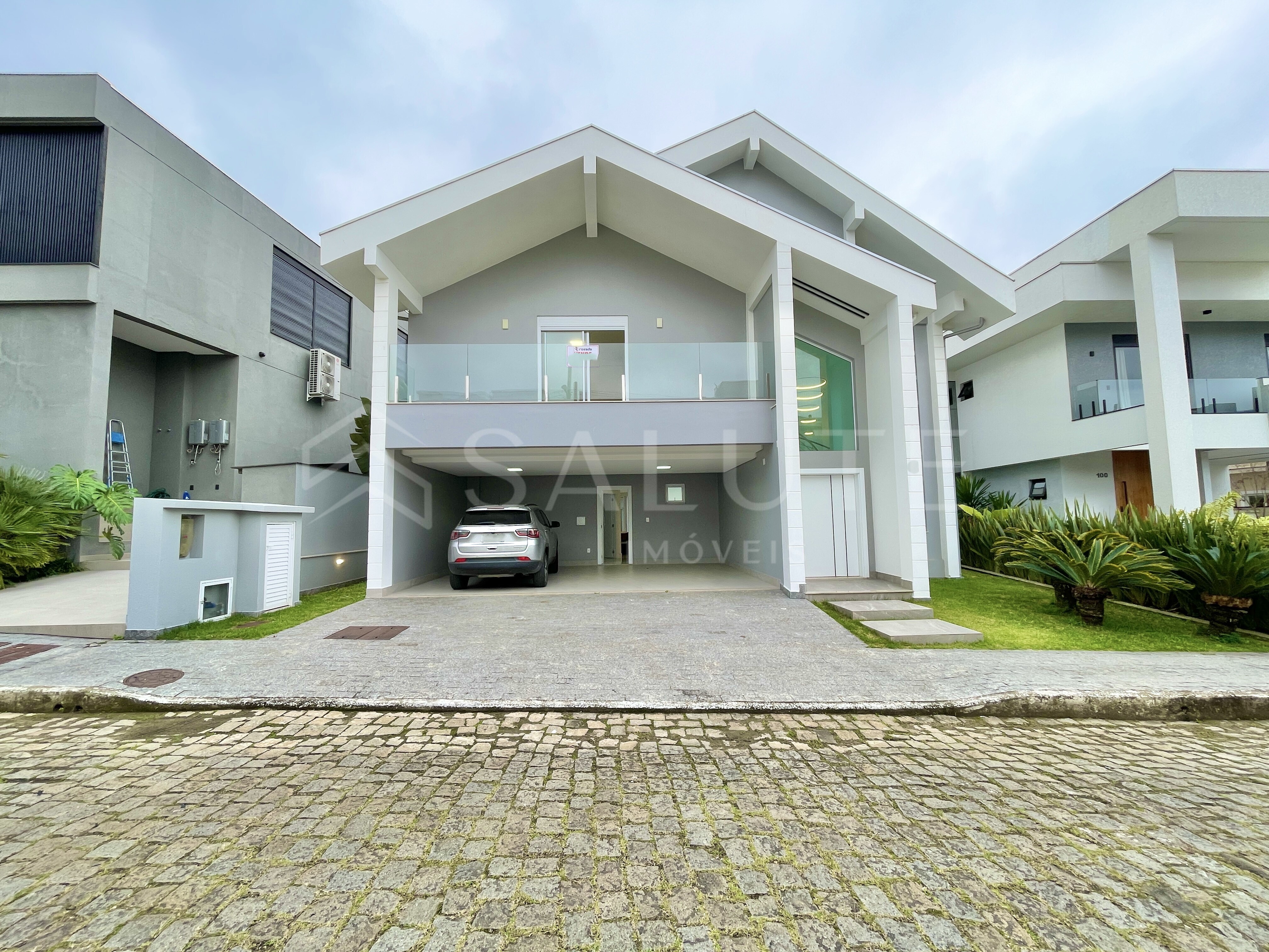 Casa aluguel anual 5 suítes no Ariribá