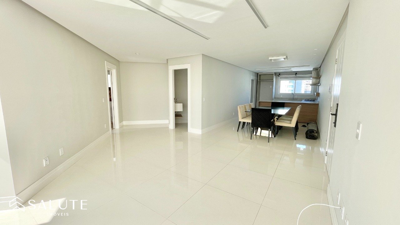 Apartamento aluguel anual com 3 suítes Barra Sul.