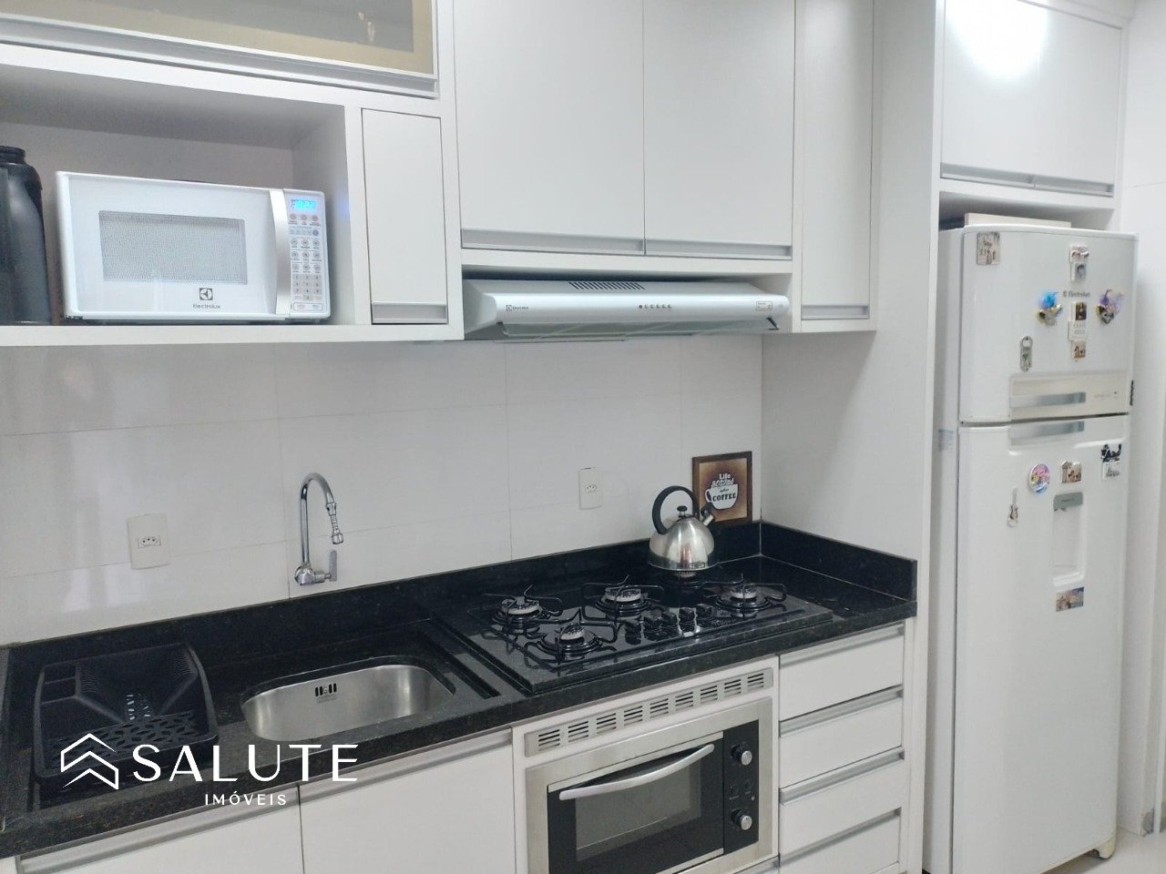 Apartamento diferenciado aluguel anual 2 dormitórios no Centro