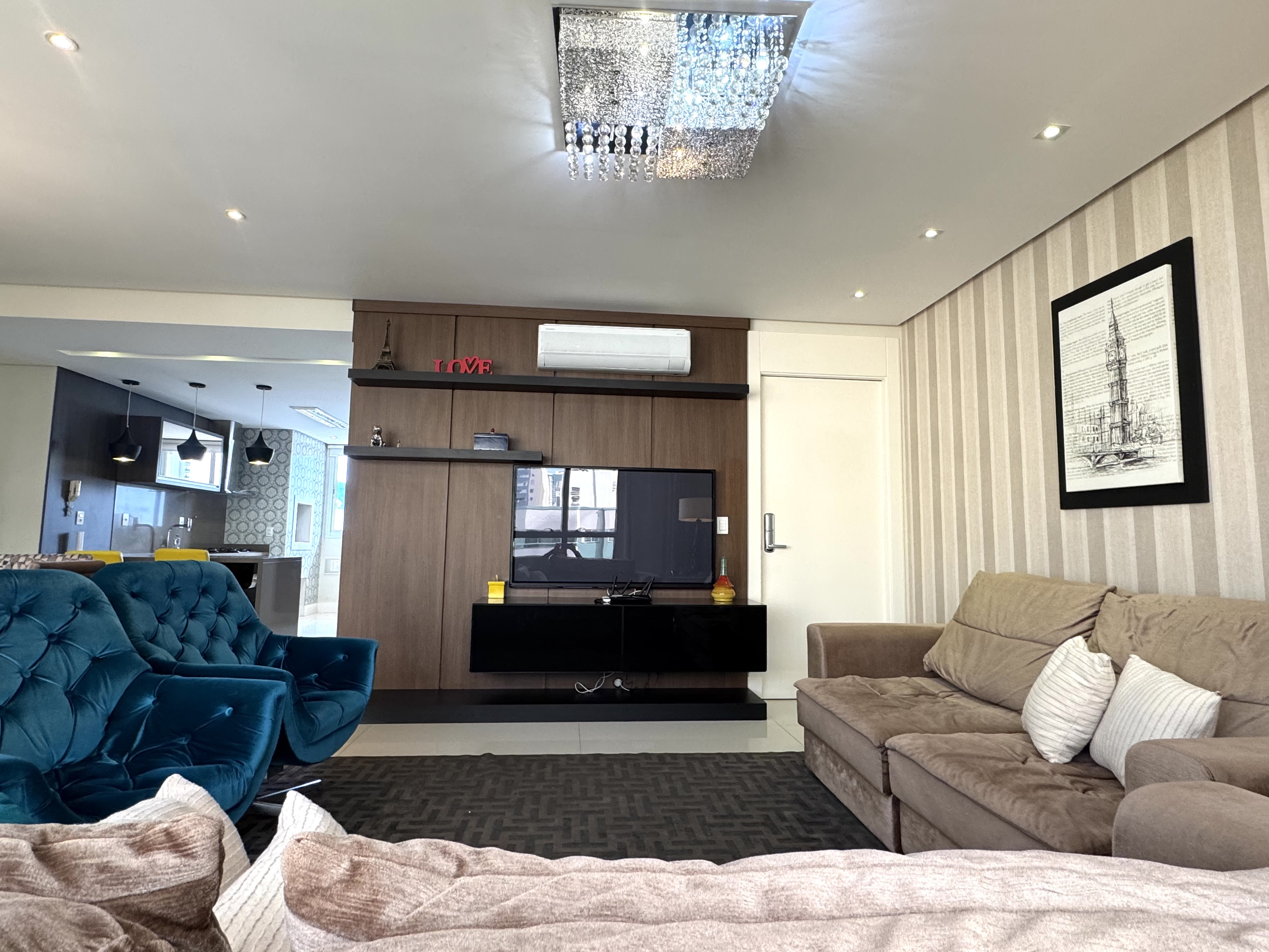 Apartamento aluguel anual 3 suítes no Centro