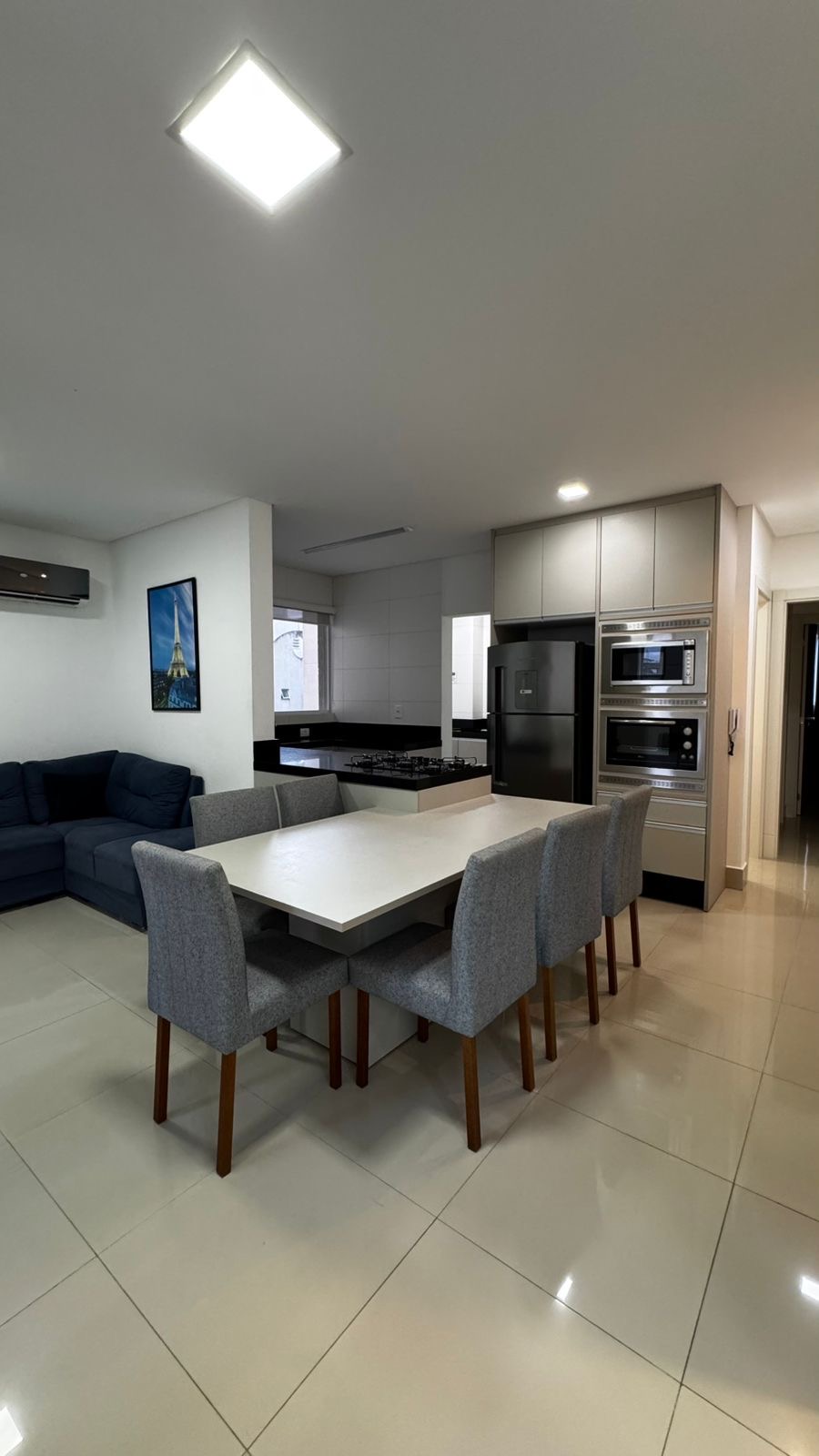 Apartamento aluguel anual 2 suítes na Meia Praia