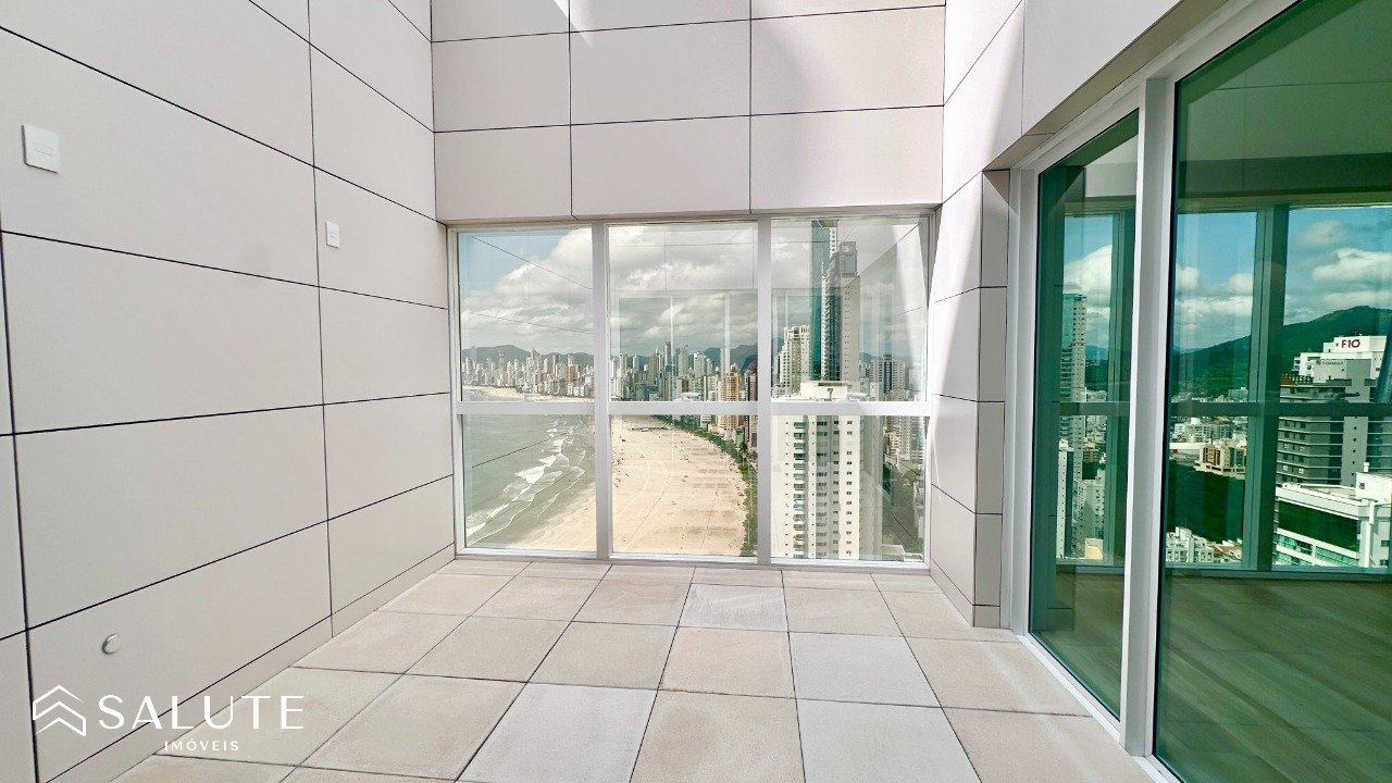 Apartamento à venda com 4 suítes no Pioneiros