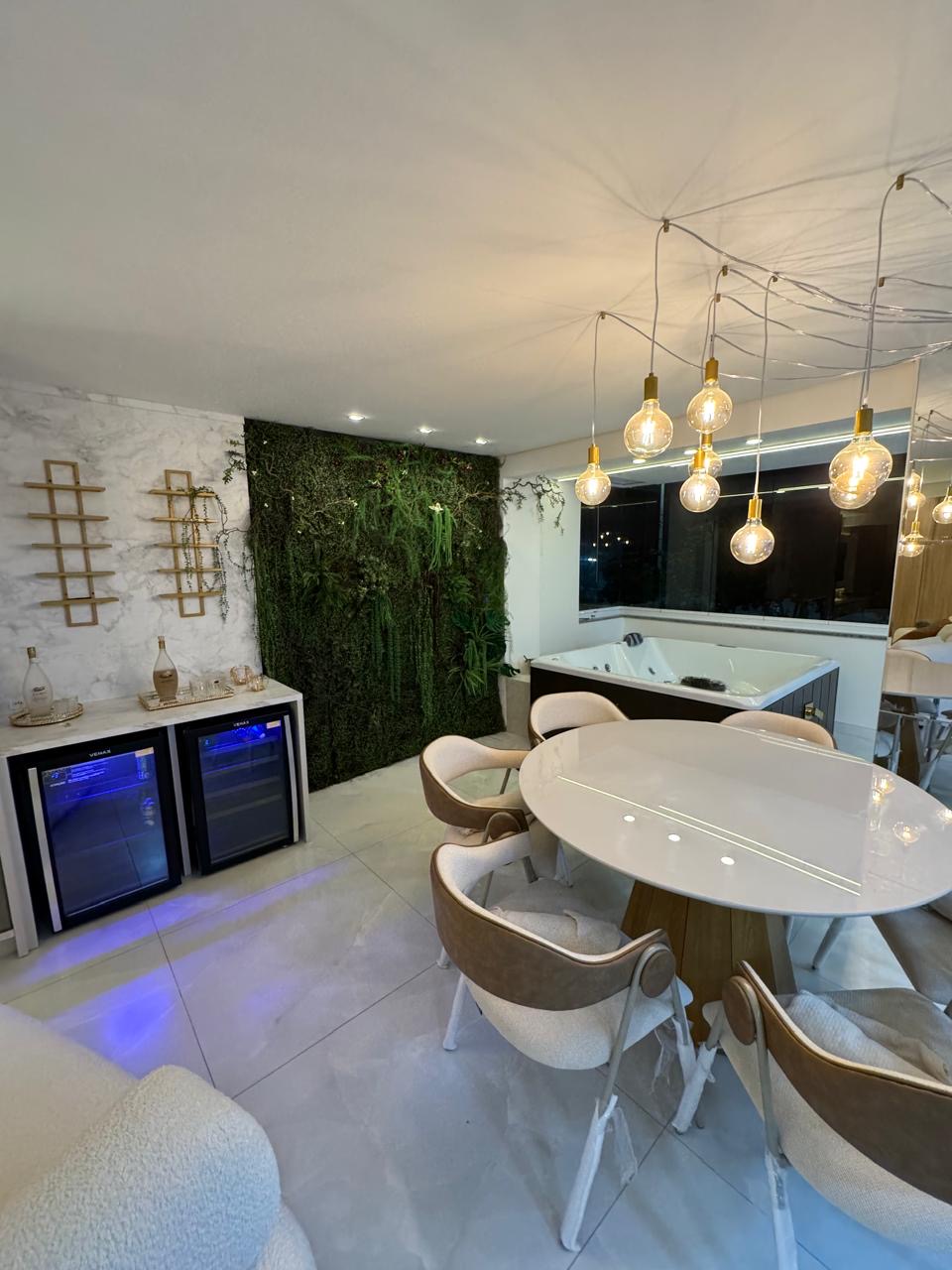 Apartamento à venda 4 suítes no Centro