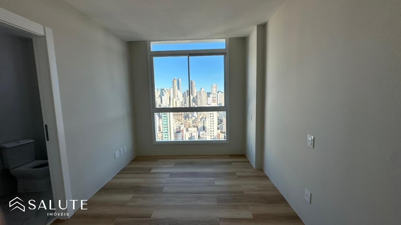 Apartamento à venda com 3 suítes no Centro.