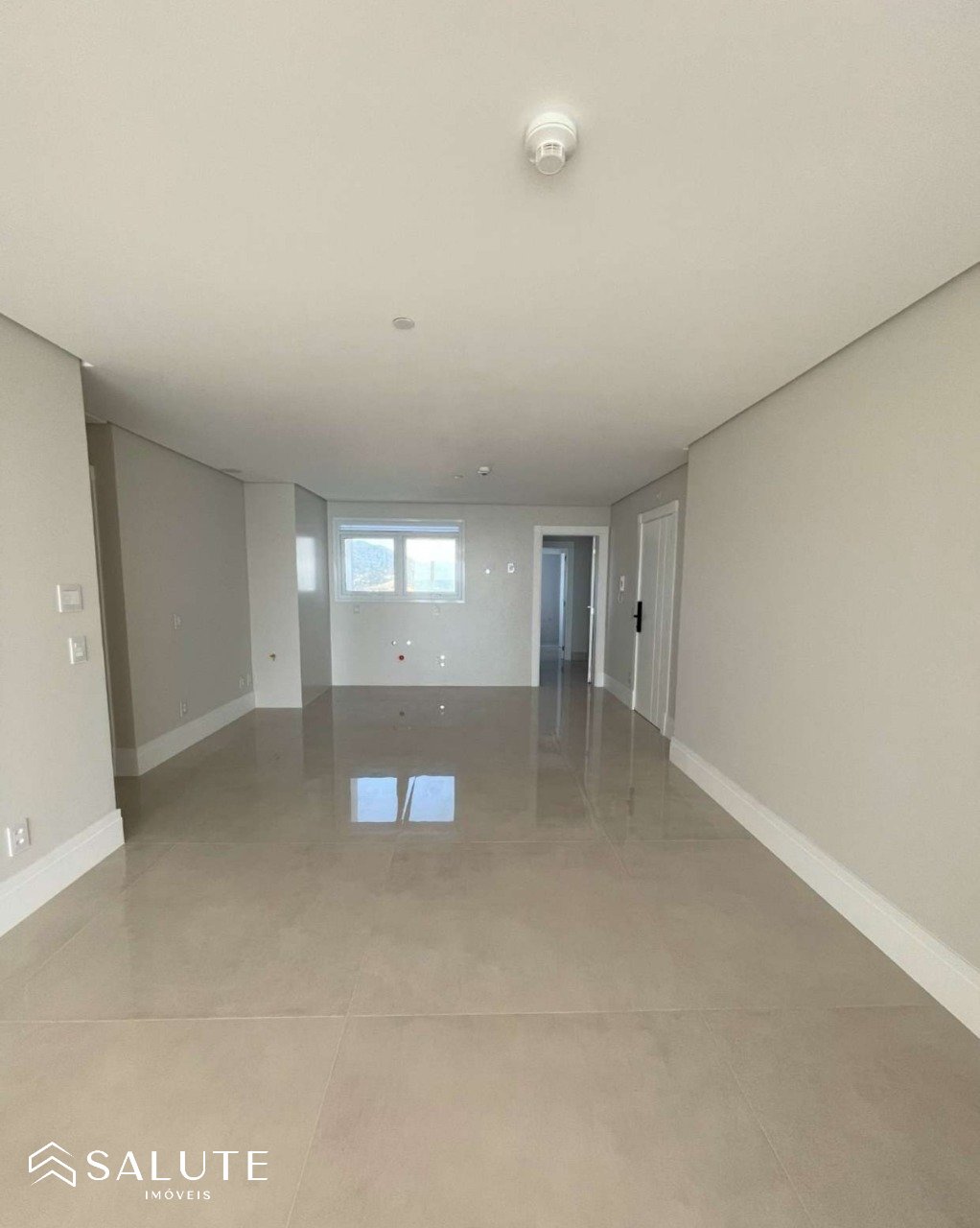 Apartamento à venda 4 Suítes no Barra Sul