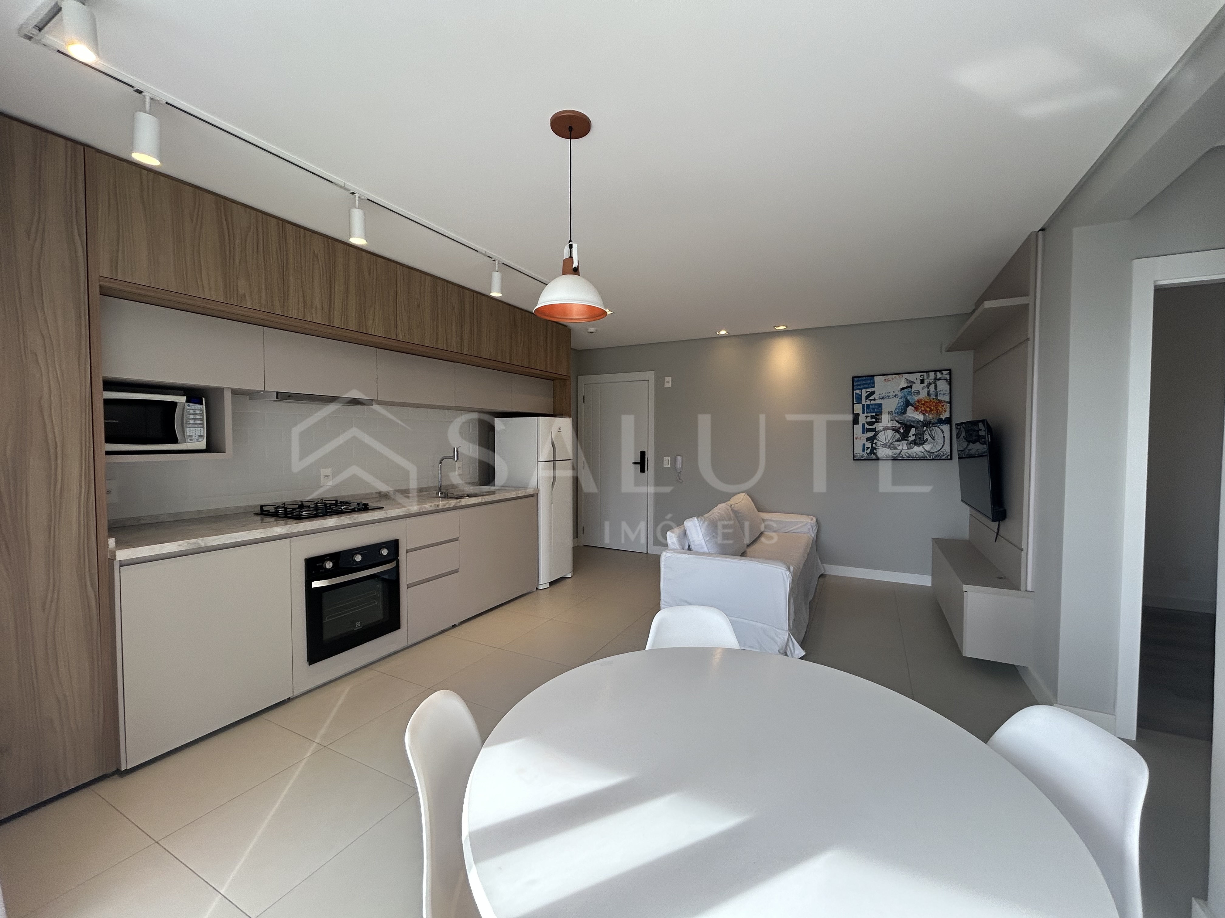 Apartamento locação anual 2 dorm. na Praia Brava