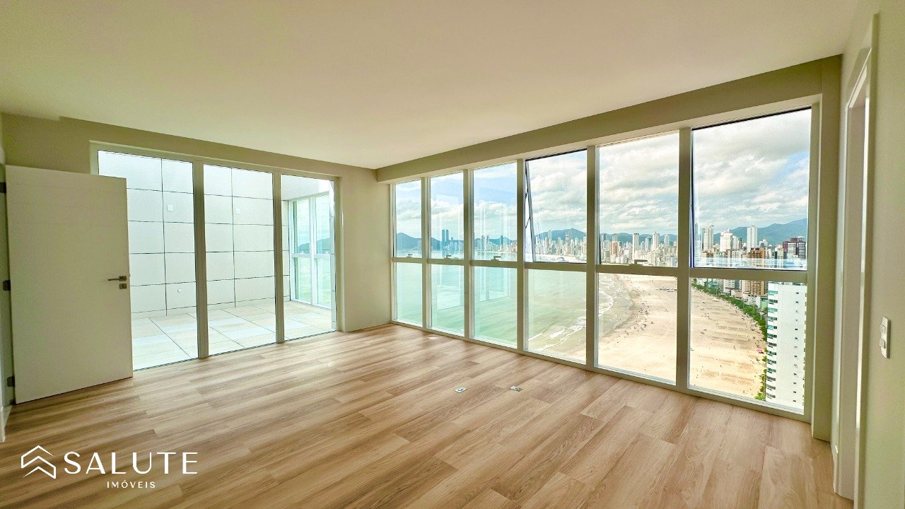 Apartamento à venda com 4 suítes no Pioneiros