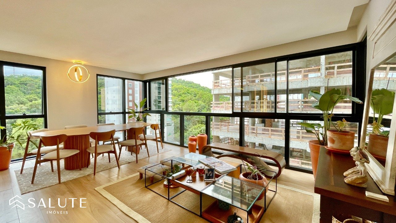 Apartamento aluguel anual 3 suítes em Pioneiros
