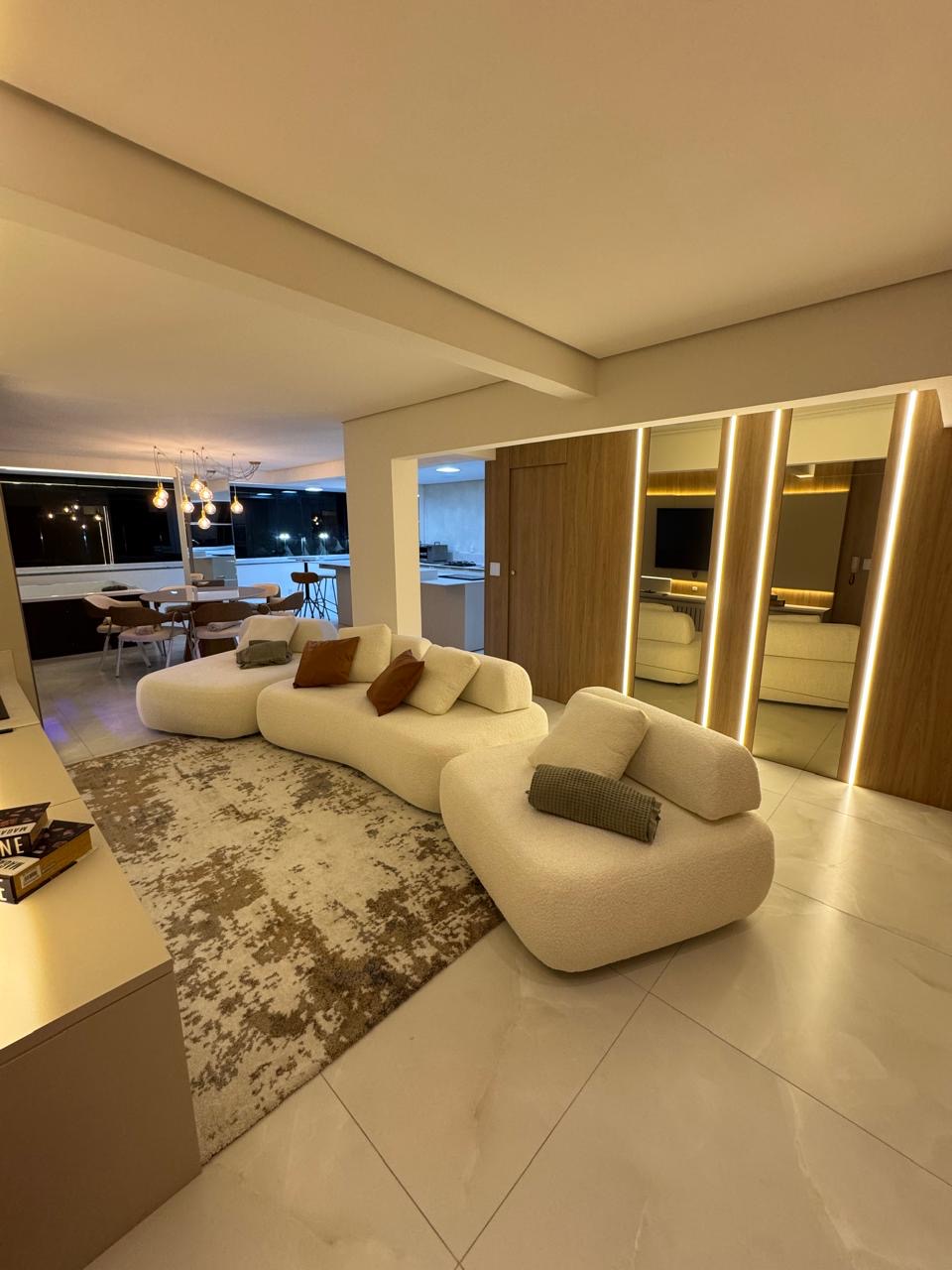 Apartamento à venda 4 suítes no Centro
