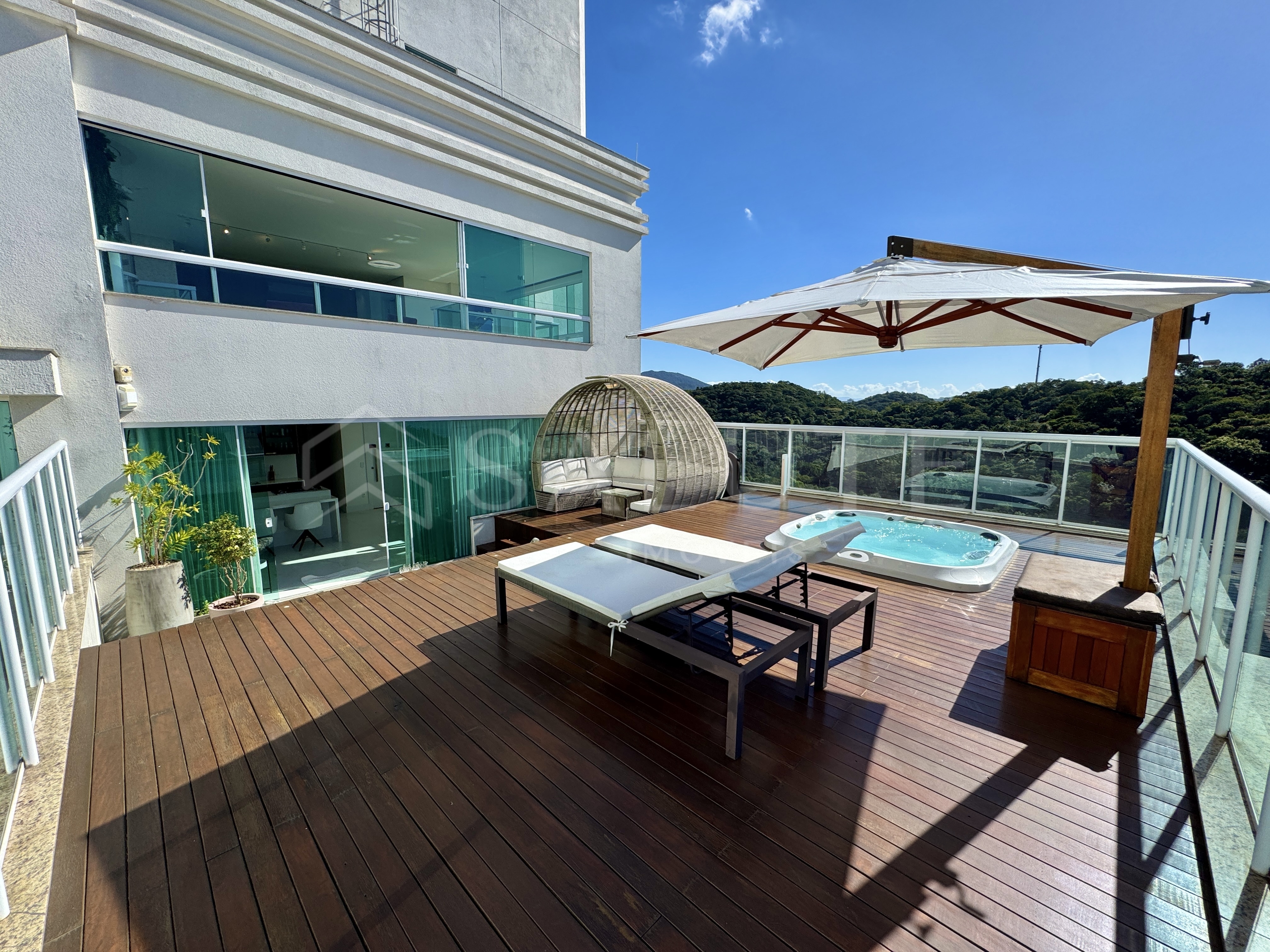 Triplex à venda 4 suítes na Barra norte