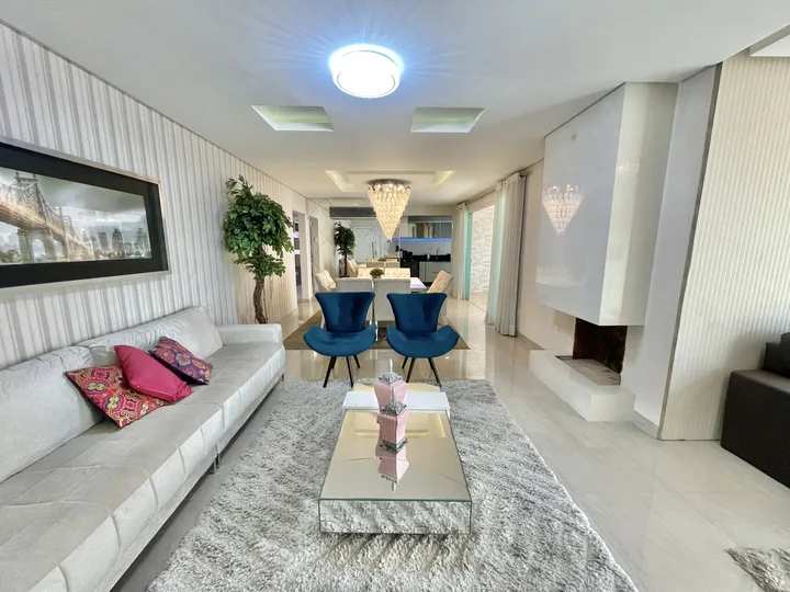 Apartamento à venda 4 suítes em Meia Praia