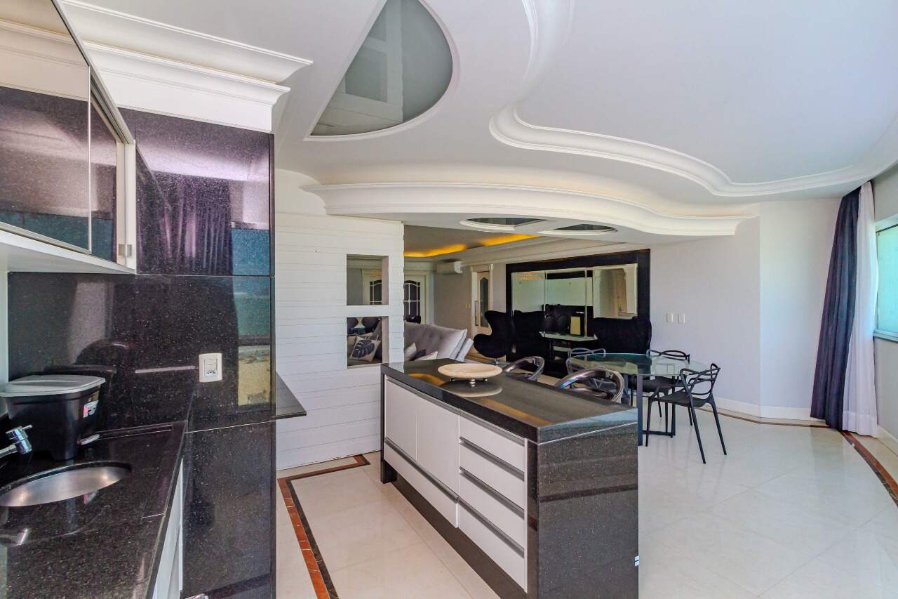 Apartamento à venda 3 suítes no Centro