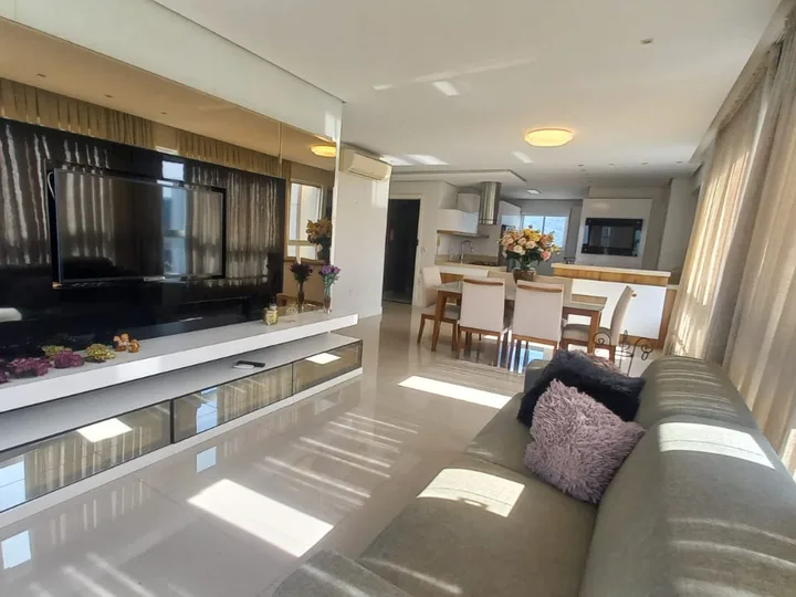 Apartamento à venda 3 suítes no Pioneiros