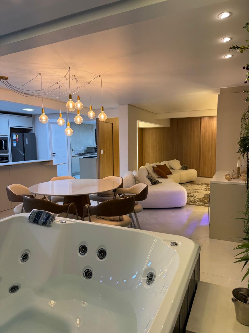 Apartamento à venda 4 suítes no Centro
