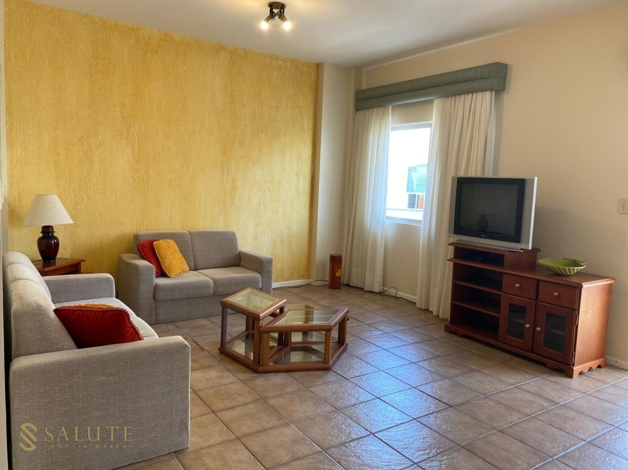 Apartamento aluguel anual 2 quartos na Barra Sul