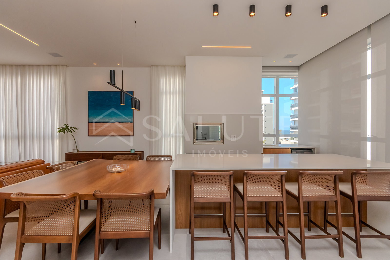 Apartamento à venda 3 suítes na Praia Brava