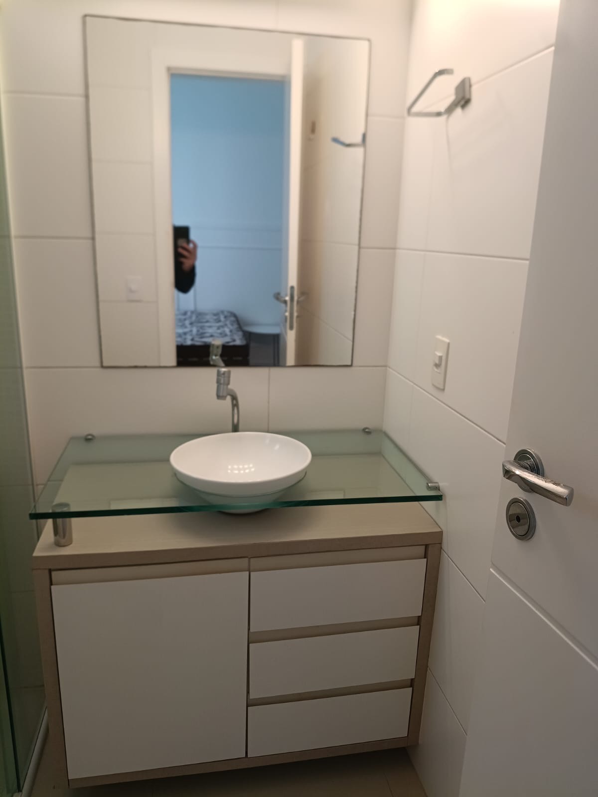 Apartamento aluguel anual 2 suítes no Pioneiros