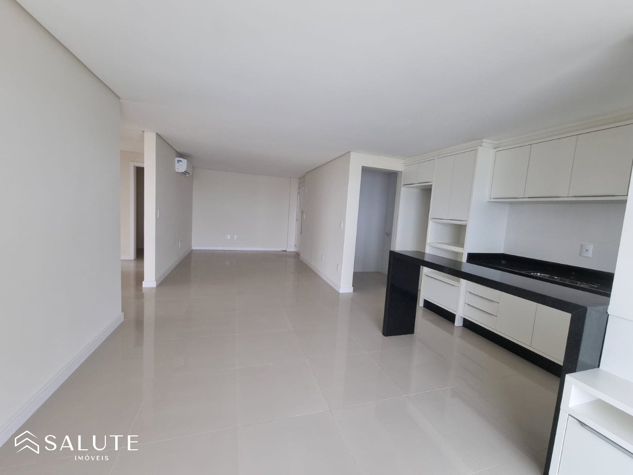 Apartamento à venda com 3 suítes em Navegantes