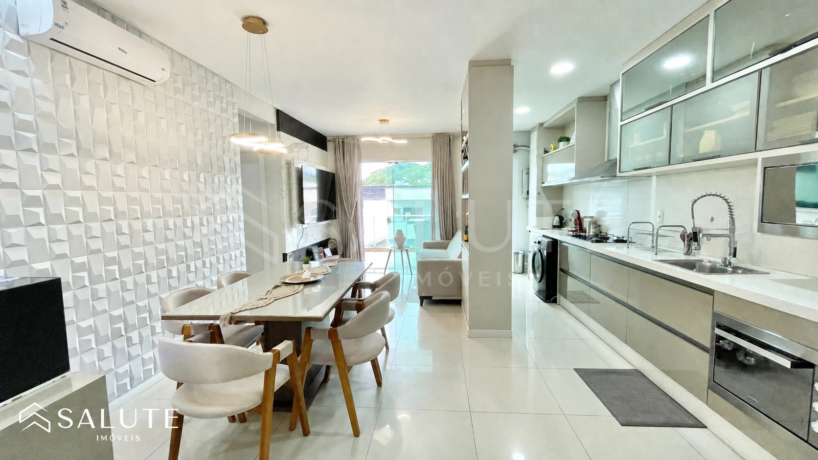 Apartamento diferenciado à venda com 3 dormitórios no Ariribá