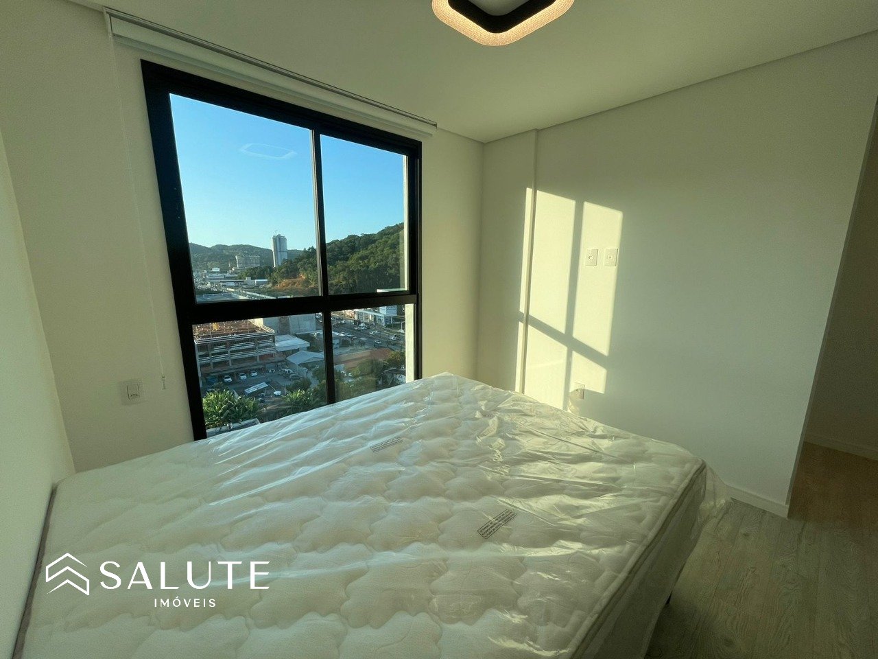 Apartamento Novo com 2 Vagas na Praia Brava