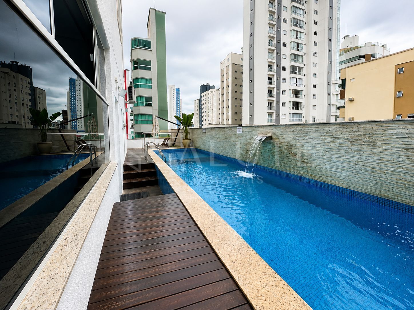 Apartamento à venda 3 suítes no Centro