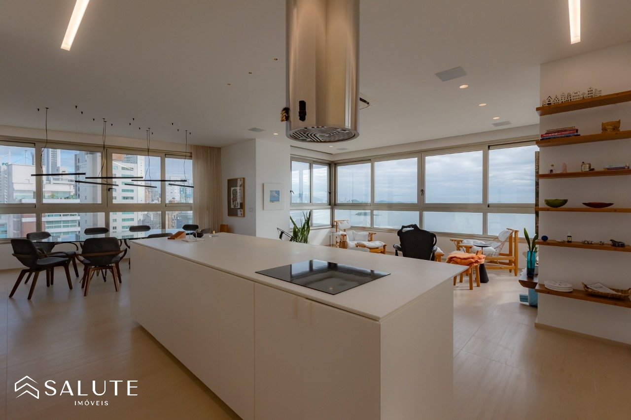 Apartamento à venda 4 suítes na Barra Sul