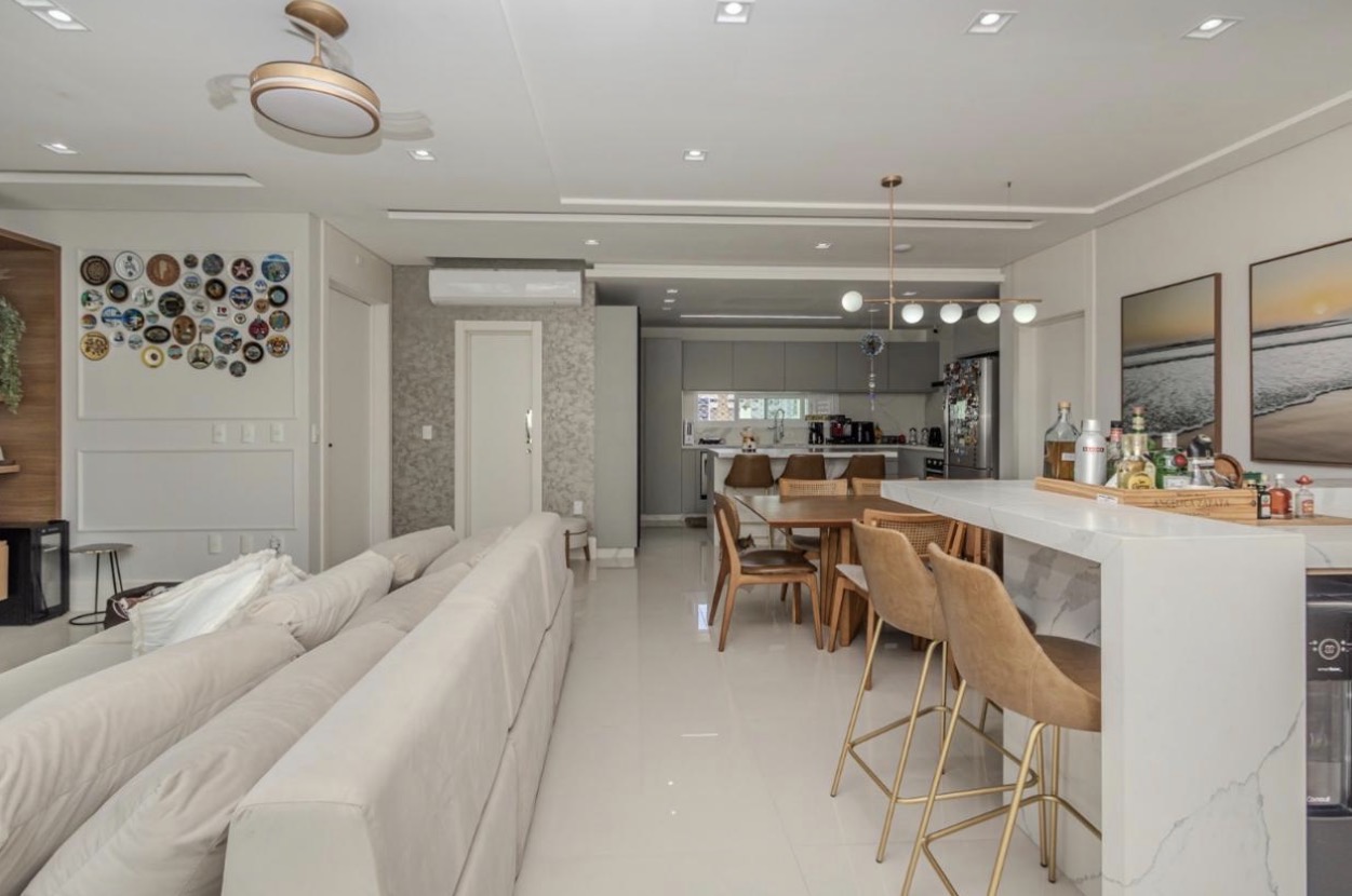 Apartamento à venda 4 dormitórios na Barra Sul