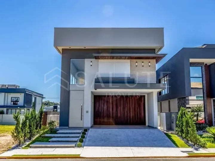 Casa à venda com 2 suítes em Camboriú