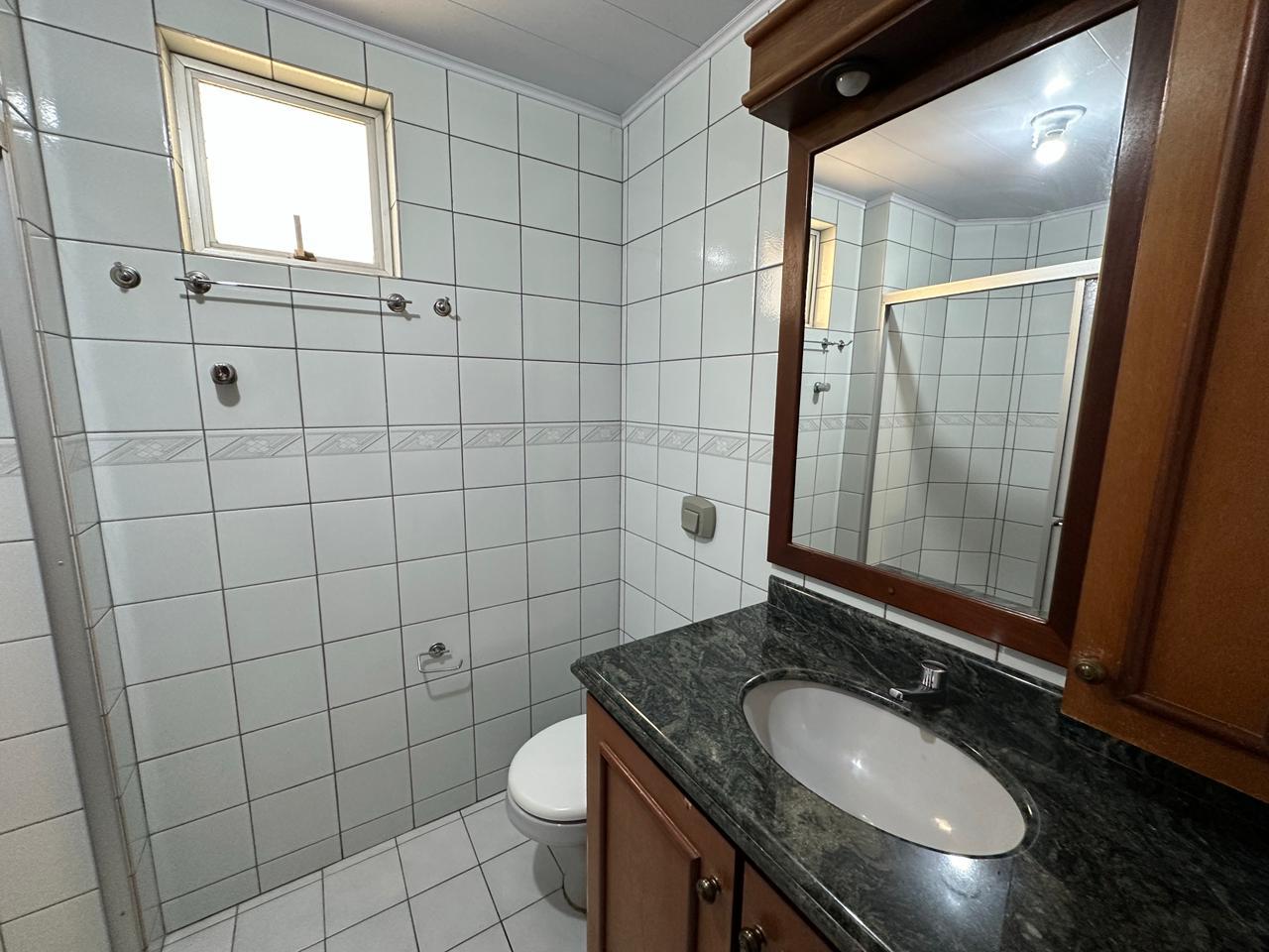 Apartamento aluguel anual 2 dormitórios na Barra norte