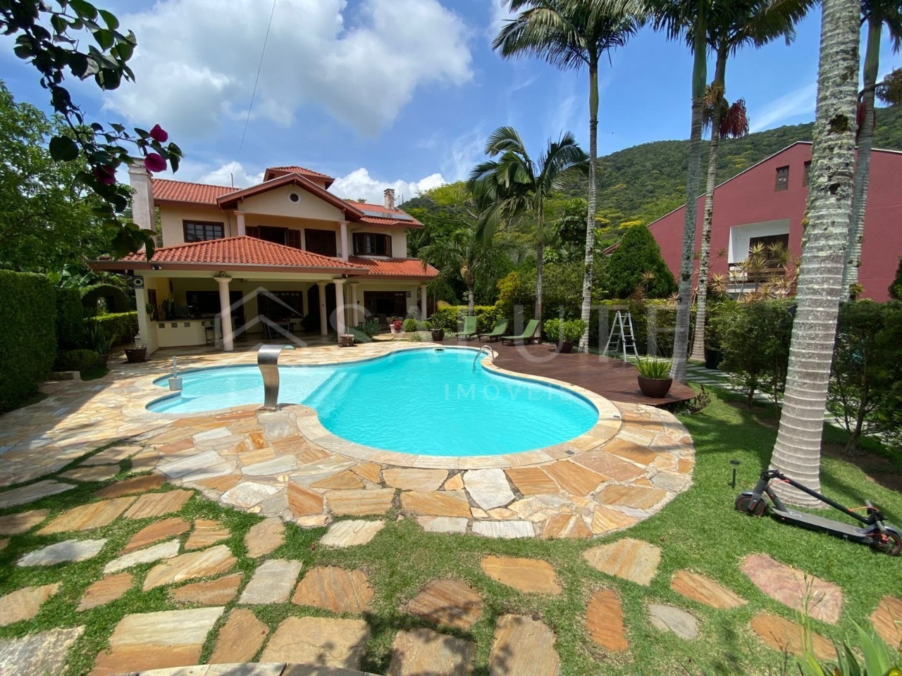 Casa aluguel anual 4 dorm. na Praia de Taquaras