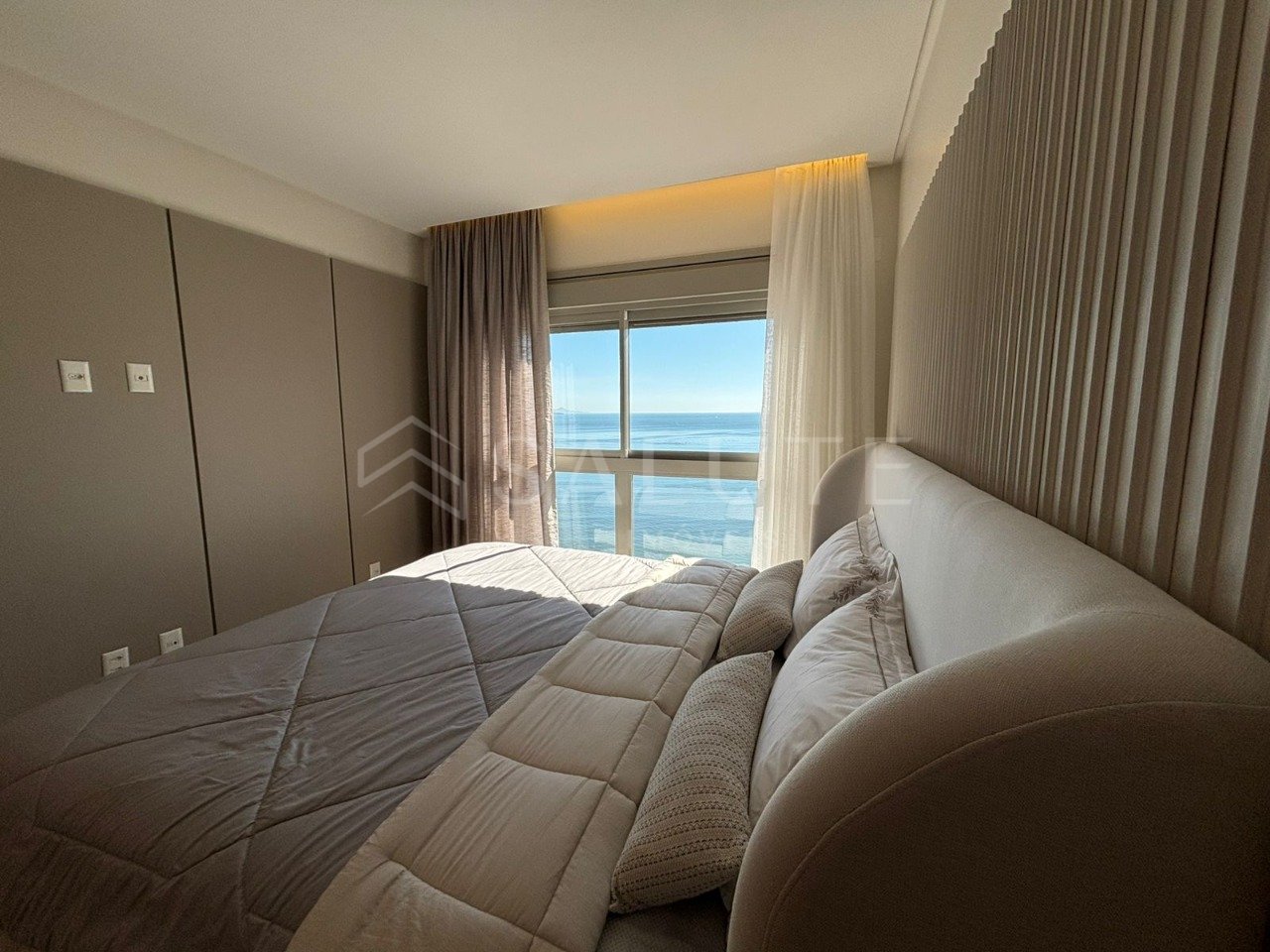 Apartamento á venda 4 Suítes na Barra Sul