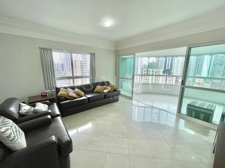 Apartamento para aluguel anual 3 suítes no Centro