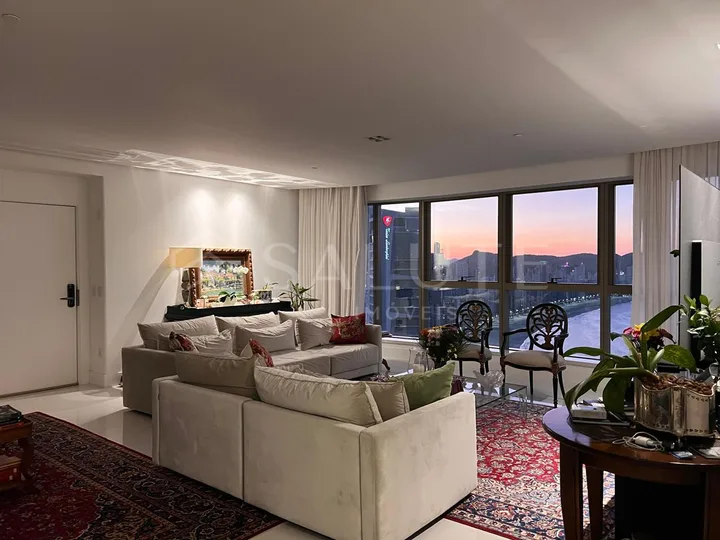 Apartamento á venda com 4 Suítes na Barra Sul