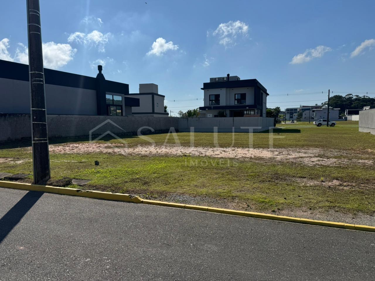 Terreno á Venda com 378m² de área total