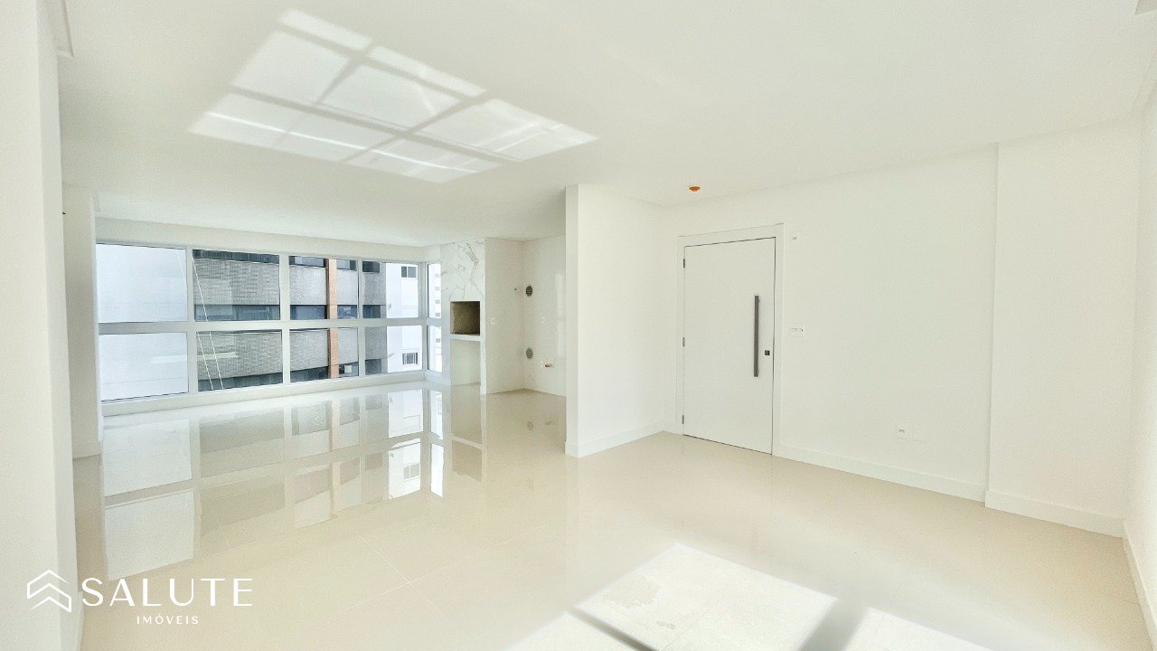 Apartamento com 3 suítes à venda no Centro