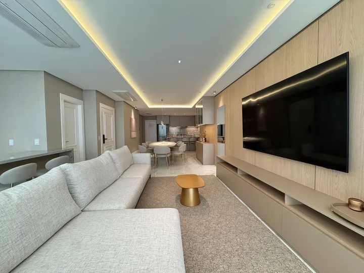Apartamento à venda 5 suítes em Barra Norte