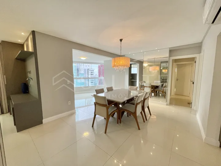 Apartamento à Venda 4 Dormitórios no Centro