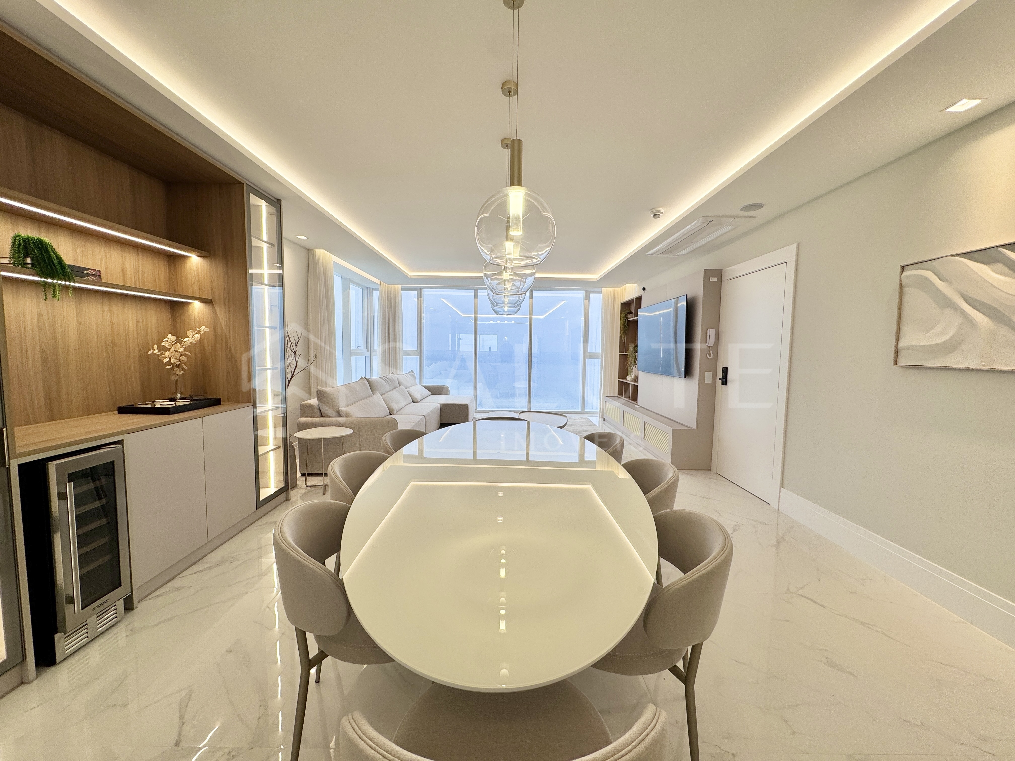 Apartamento à venda 4 suítes no Centro