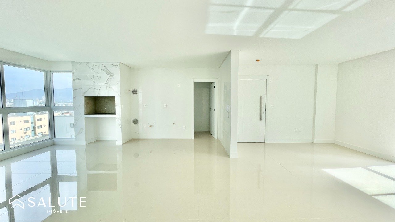 Apartamento com 3 suítes à venda no Centro