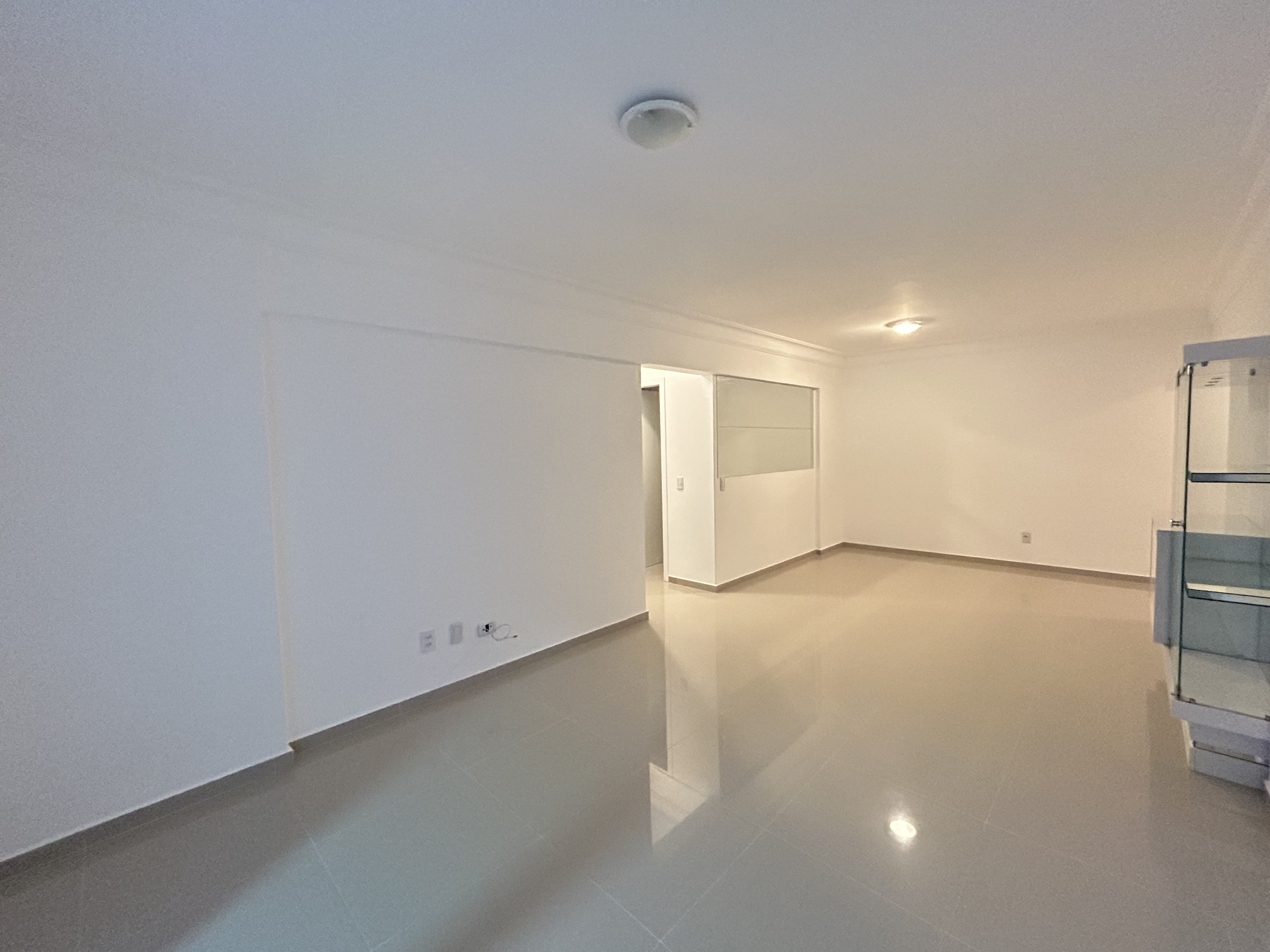 Apartamento aluguel anual 2 dormitórios na Barra Norte