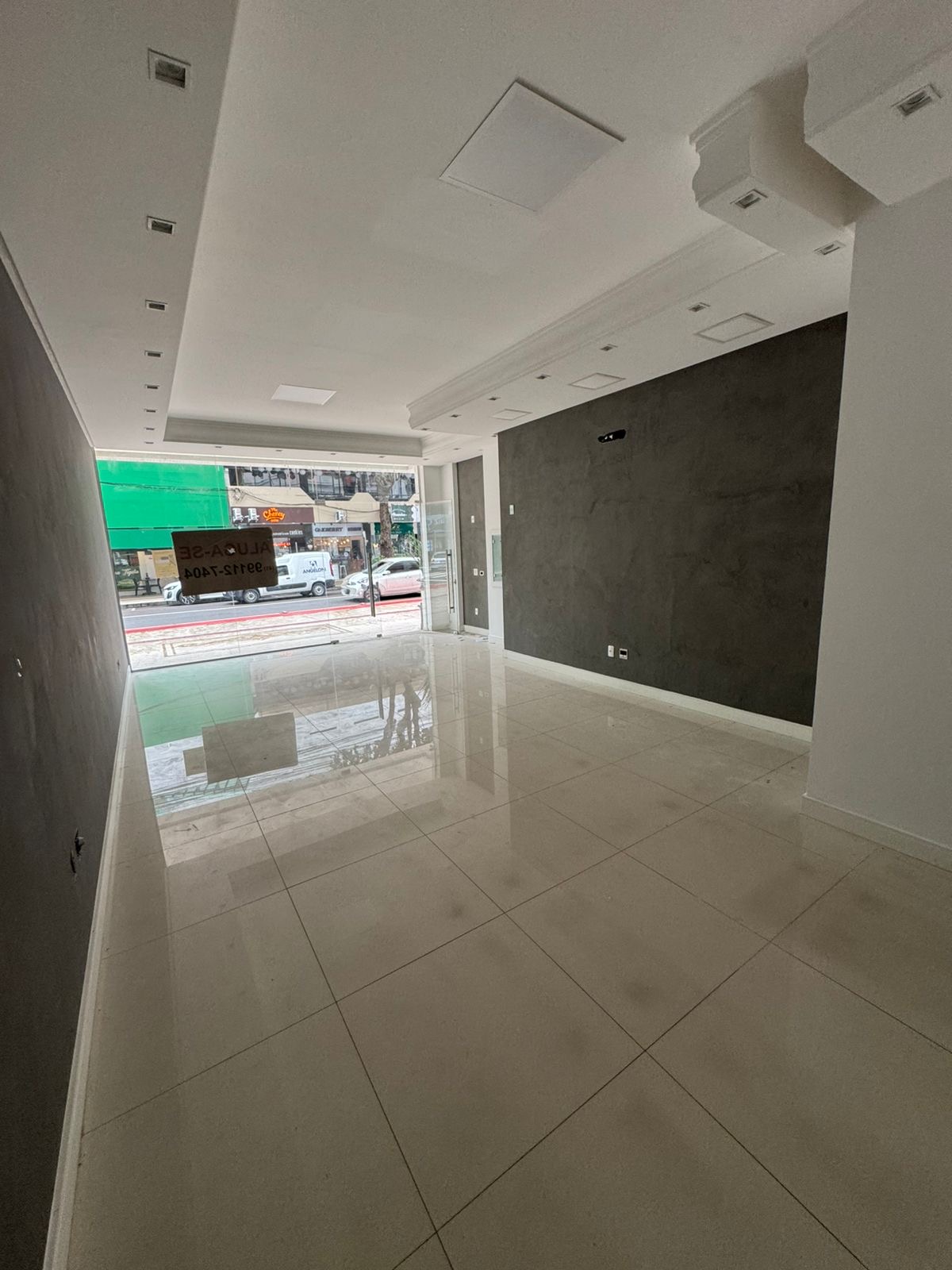 Sala Comercial aluguel anual no Centro