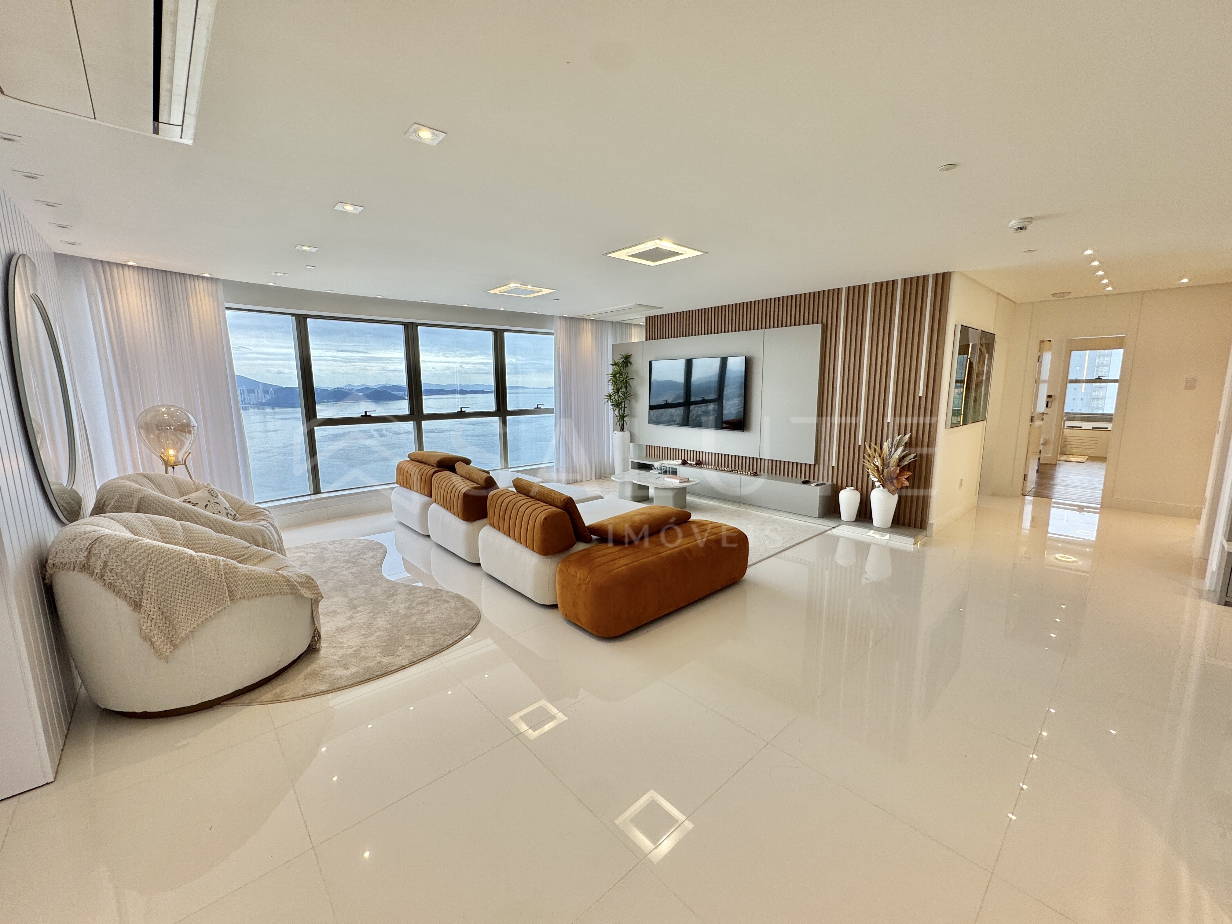 Apartamento à venda 4 suítes na Barra Sul