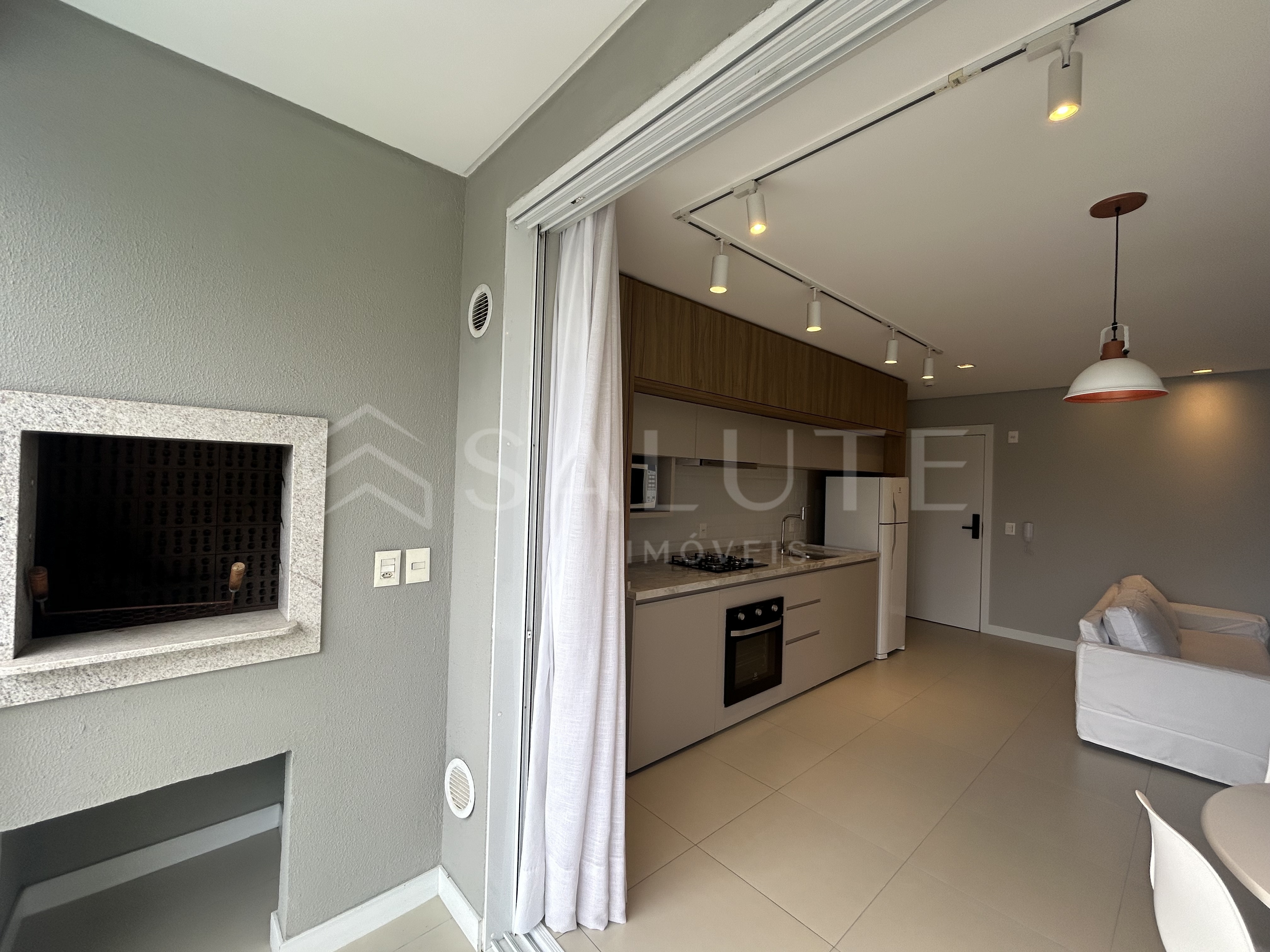 Apartamento locação anual 2 dorm. na Praia Brava