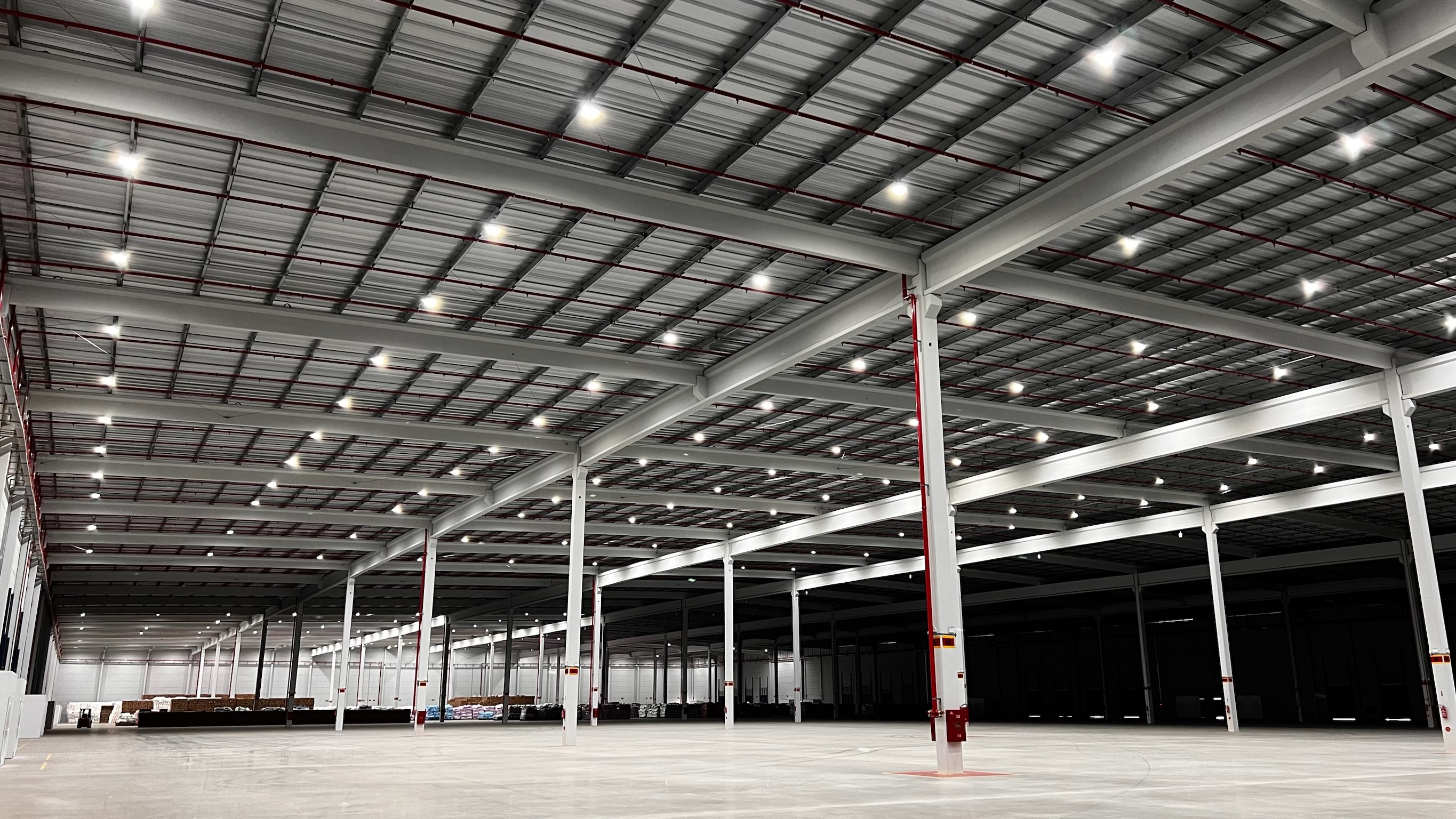 Galpão para aluguel anual 1500 m² em São Roque