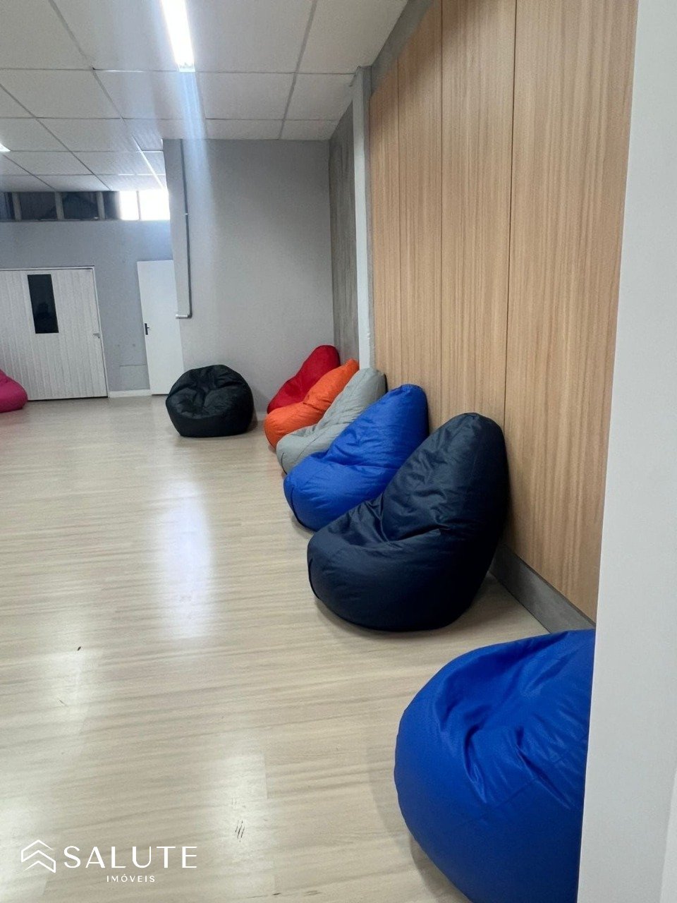 Sala Comercial aluguel anual na Brava