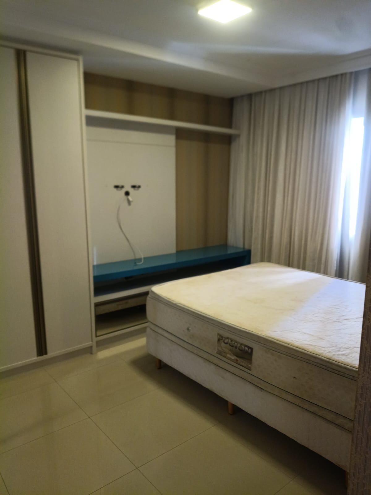 Apartamento aluguel anual 2 suítes no Pioneiros