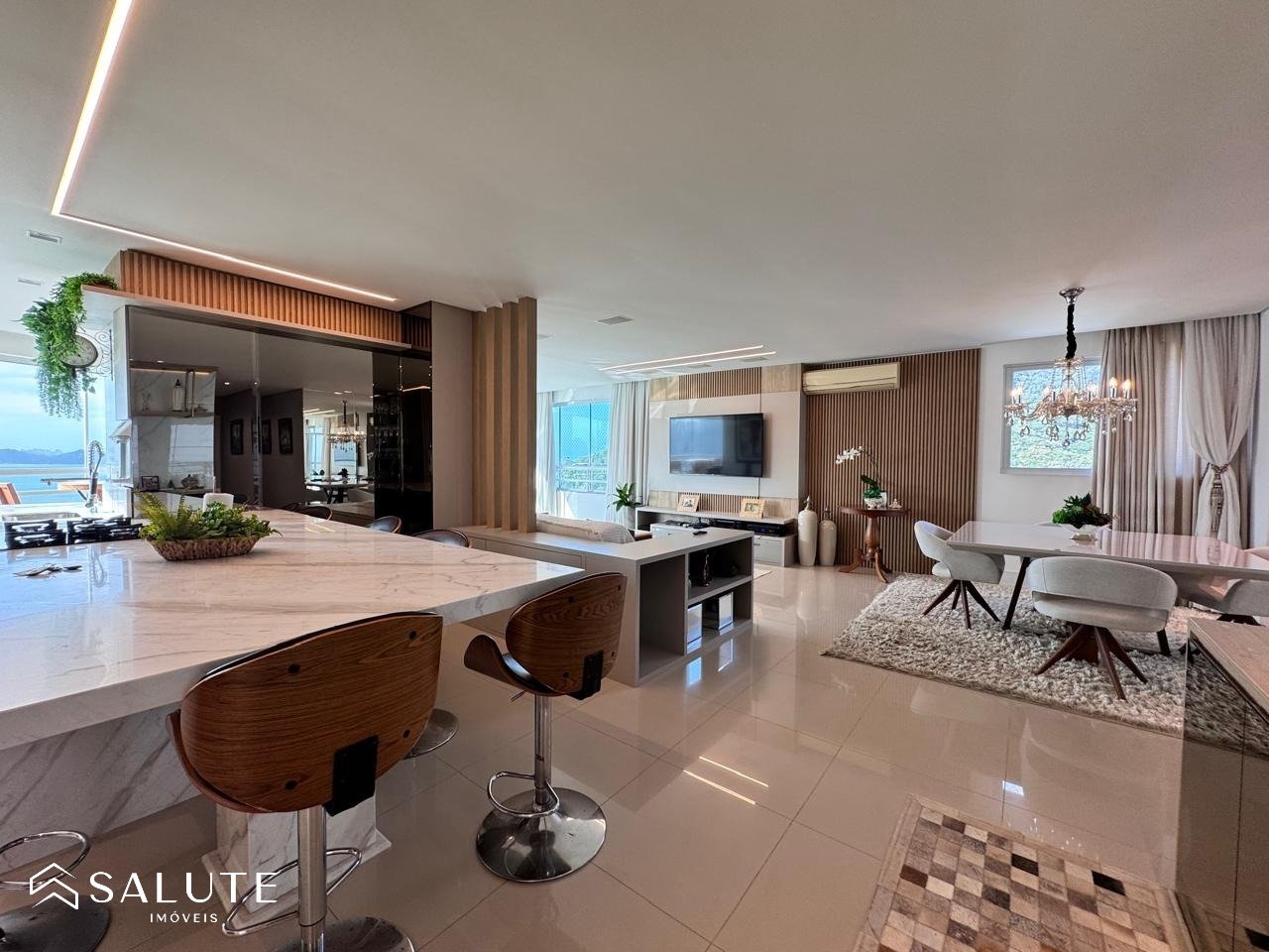 Apartamento aluguel anual 3 suítes Barra Sul.