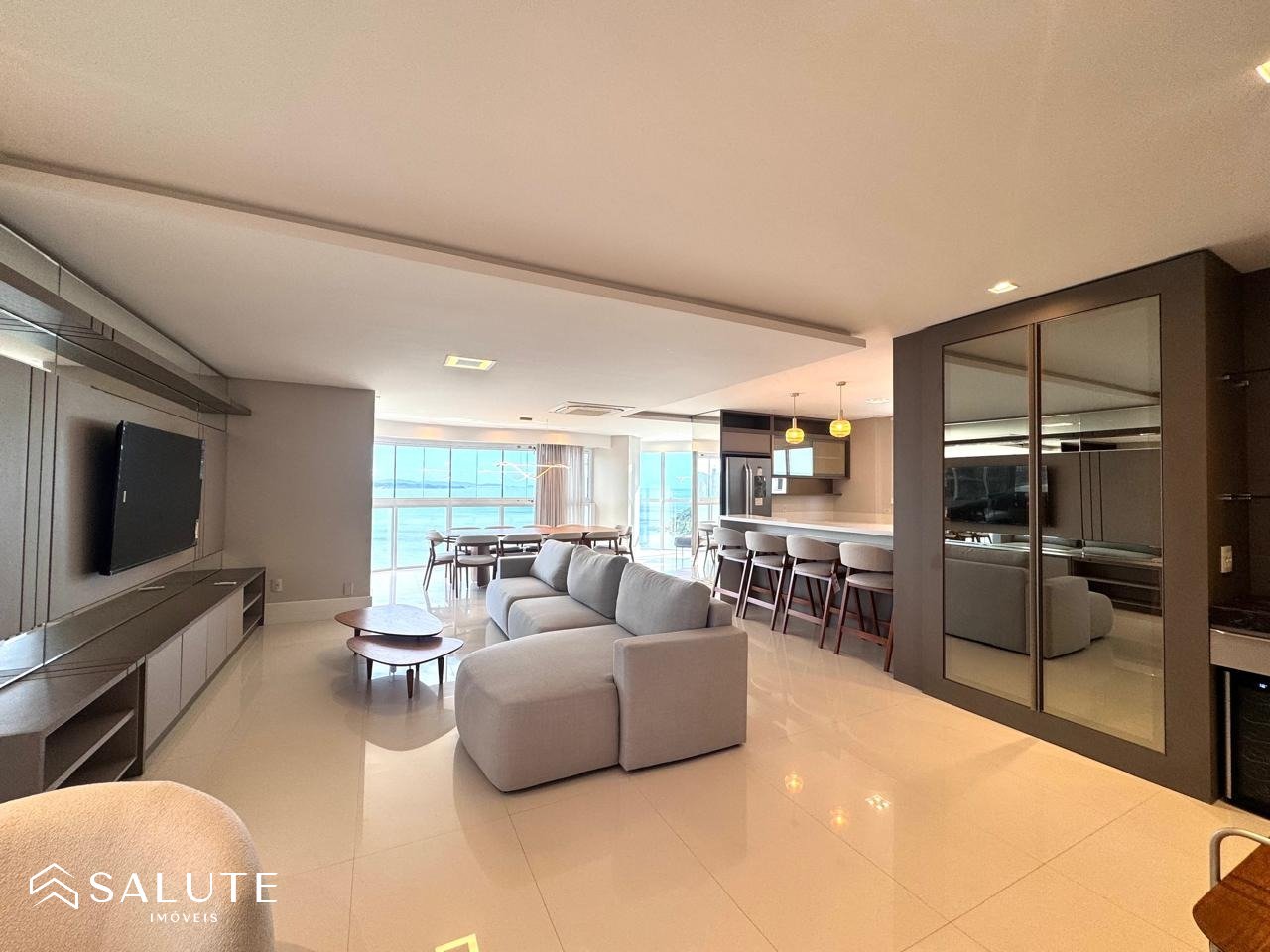 Apartamento aluguel anual 4 suítes frente mar