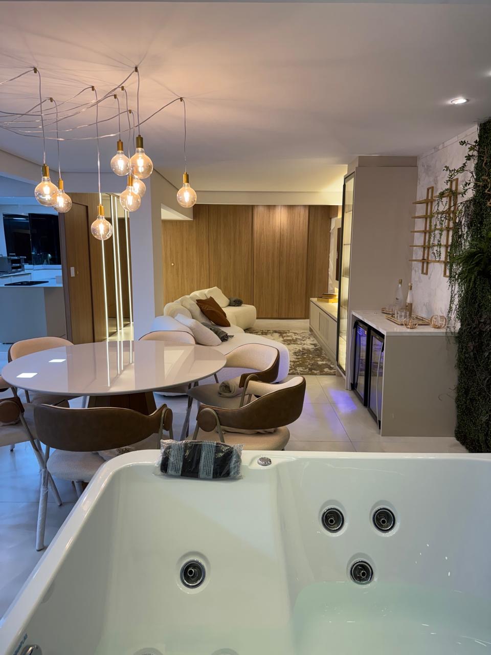 Apartamento à venda 4 suítes no Centro